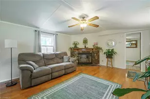 4021 26th St Ct NE, Hickory, NC 28601 - Photo 3