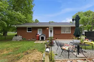 5710 Friendswood Dr, Greensboro, NC 27409 - Photo 9