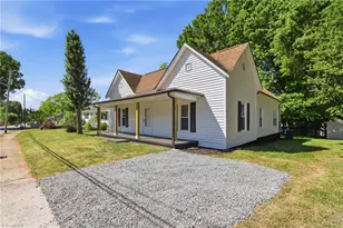 630 Davis Ave, Newton, NC 28658 - Photo 3