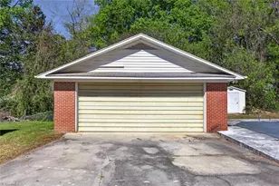 3902 Gentry St, Greensboro, NC 27407 - Photo 15
