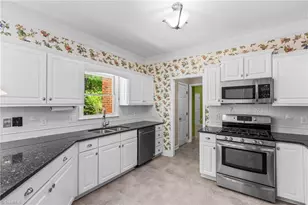 4305 Shaw Farm Cir, Greensboro, NC 27406 - Photo 9