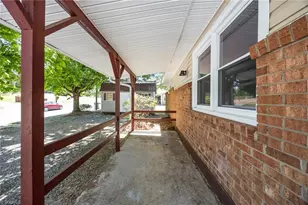1138 Liberty Dr, Thomasville, NC 27360 - Photo 3