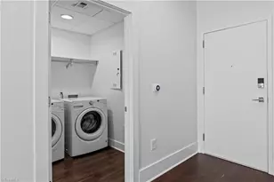 400 W 4th St, Winston-Salem, NC 27101 - Photo 25