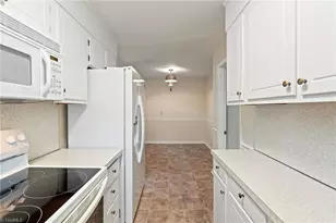 3012 Shamrock Dr, Greensboro, NC 27408 - Photo 11