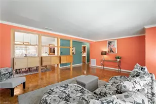 4918 Starmount Dr, Greensboro, NC 27410 - Photo 9
