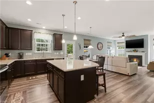 633 Mahogany Dr, Thomasville, NC 27360 - Photo 3
