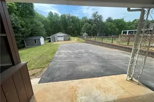 443 Pads Rd, Wilkesboro, NC 28697 - Photo 9