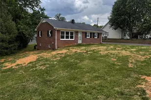 443 Pads Rd, Wilkesboro, NC 28697 - Photo 3