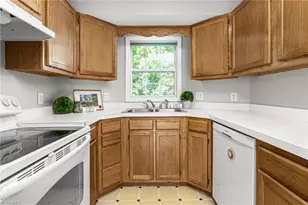 2013 Priya St, Thomasville, NC 27360 - Photo 9