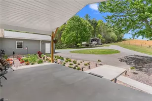 552 Dirt Nose Dr, Sparta, NC 28675 - Photo 45