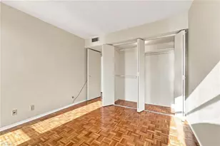 1101 Elm St, Greensboro, NC 27401 - Photo 17