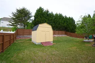 1336 Pondhaven Dr, High Point, NC 27265 - Photo 9