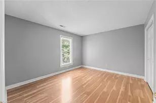 3919 Pondfield Ct, Greensboro, NC 27410 - Photo 17