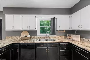 3919 Pondfield Ct, Greensboro, NC 27410 - Photo 11