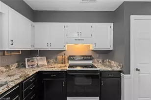 3919 Pondfield Ct, Greensboro, NC 27410 - Photo 11