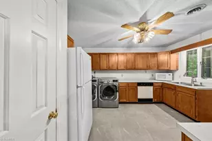 7501 Oak Valley Ln, Browns Summit, NC 27214 - Photo 31