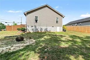 211 Bethlehem Ave, Thomasville, NC 27360 - Photo 13