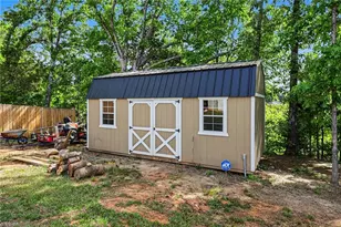 211 Bethlehem Ave, Thomasville, NC 27360 - Photo 15