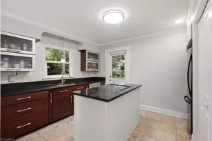 2605 Pinecroft Rd, Greensboro, NC 27407 - Photo 7