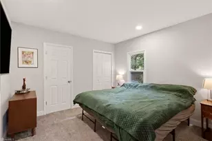 2605 Pinecroft Rd, Greensboro, NC 27407 - Photo 9