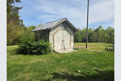 2729 Asbury Road, Mount Airy, NC 27030 - Photo 9