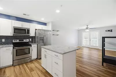 7100 W Friendly Avenue #205, Greensboro, NC 27410 - Photo 9