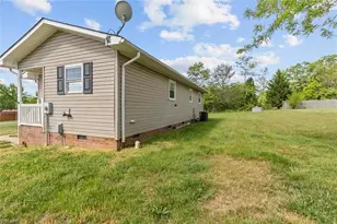 861 Creed Rd, Ararat, NC 27007 - Photo 17