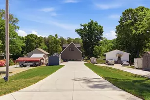 819 Hickory Point Dr, Lexington, NC 27292 - Photo 5