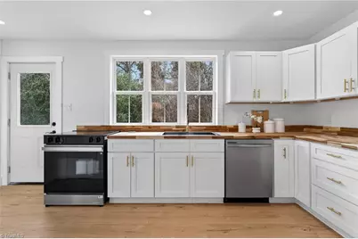 1604 Lexington Avenue E, High Point, NC 27262 - Photo 5