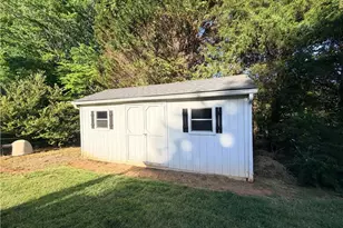 126 Auburn Ave, Elkin, NC 28621 - Photo 21