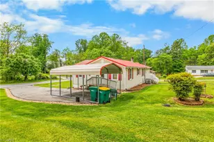 103 Howard St, Pilot Mountain, NC 27041 - Photo 23