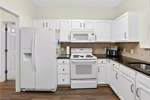 4020 Tutbury Dr, Jamestown, NC 27282 - Photo 9