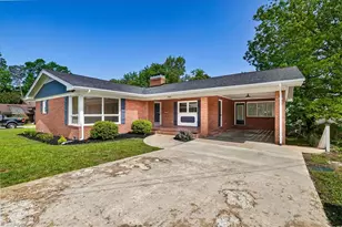 912 Hilltop Blvd, Reidsville, NC 27320 - Photo 1