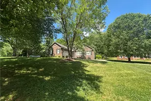 136 Valleybrook Dr, Elkin, NC 28621 - Photo 9