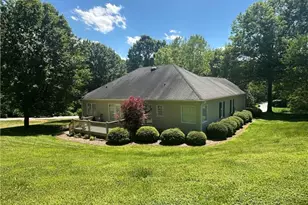 136 Valleybrook Dr, Elkin, NC 28621 - Photo 5