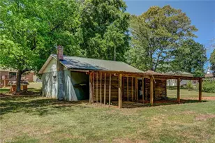 124 Clydes Dr, Reidsville, NC 27320 - Photo 15