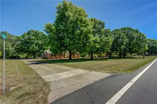 124 Clydes Dr, Reidsville, NC 27320 - Photo 3