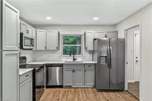 828 Holt Ave, Greensboro, NC 27405 - Photo 9