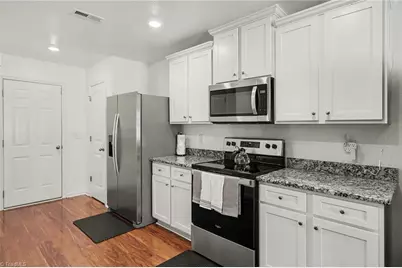 4621 Glencraig Avenue, Greensboro, NC 27405 - Photo 11