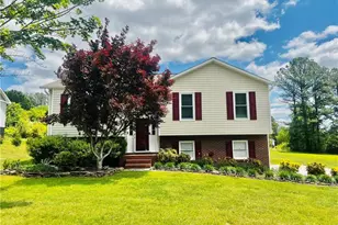2136 Elizabeth Dr, Mount Airy, NC 27030 - Photo 3