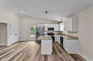 2945 Little Creek Dr, Thomasville, NC 27360 - Photo 11
