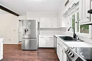 8012 Tam O'Shanter Dr, Greensboro, NC 27409 - Photo 15