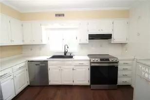 8012 Tam O'Shanter Dr, Greensboro, NC 27409 - Photo 15