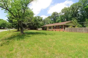 8012 Tam O'Shanter Dr, Greensboro, NC 27409 - Photo 5