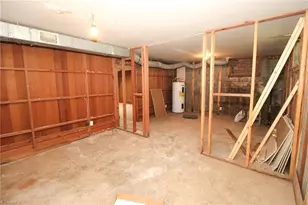 8012 Tam O'Shanter Dr, Greensboro, NC 27409 - Photo 29