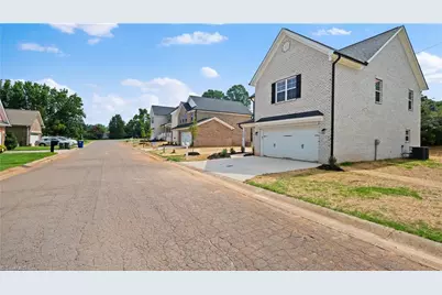 135 Glasmere Court, Winston-Salem, NC 27101 - Photo 7