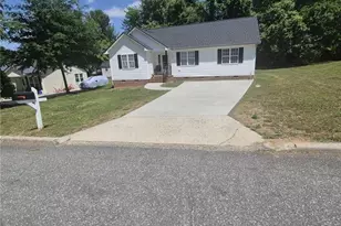 2708 Grimsley St, Greensboro, NC 27403 - Photo 3