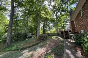 910 Forestglen Dr, Winston-Salem, NC 27103 - Photo 15