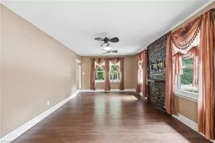 2007 Sunnybrook Dr, Burlington, NC 27215 - Photo 9