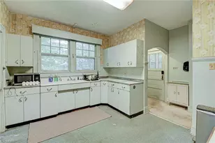 1518 Cloverdale Ave, Winston-Salem, NC 27104 - Photo 13